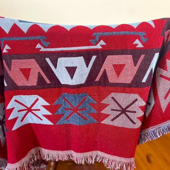 Colorful Geometric Pattern Blanket - Picture 3 of 4
